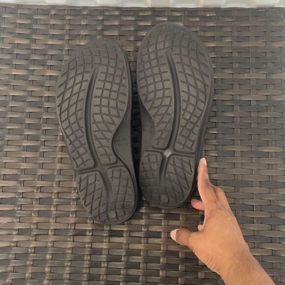 Oofos sandals, women’s size 8 - Picture 6 of 7